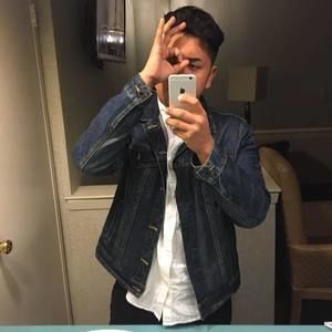 Meet your Posher, Dennis